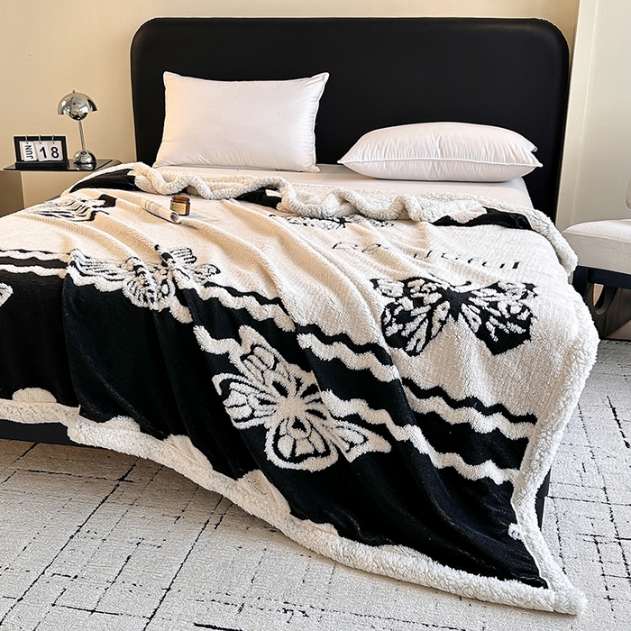 91家纺网 家纺一手货源 找家纺 沐棉家居 2025新款双层提花羊羔绒毛毯毯子 英文蝴蝶