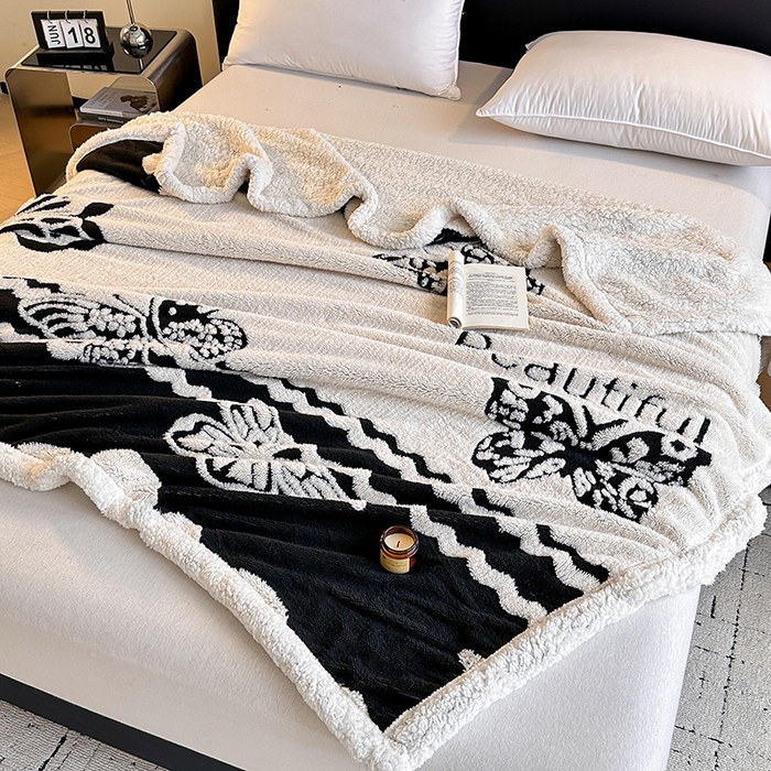 91家纺网 家纺一手货源 找家纺 沐棉家居 2025新款双层提花羊羔绒毛毯毯子 英文蝴蝶