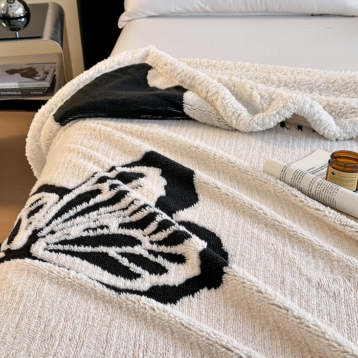 91家纺网 家纺一手货源 找家纺 沐棉家居 2025新款双层提花羊羔绒毛毯毯子 英文蝴蝶