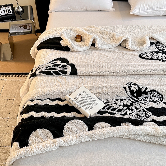 91家纺网 家纺一手货源 找家纺 沐棉家居 2025新款双层提花羊羔绒毛毯毯子 英文蝴蝶