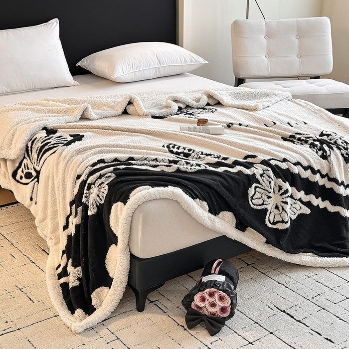 91家纺网 家纺一手货源 找家纺 沐棉家居 2025新款双层提花羊羔绒毛毯毯子 英文蝴蝶