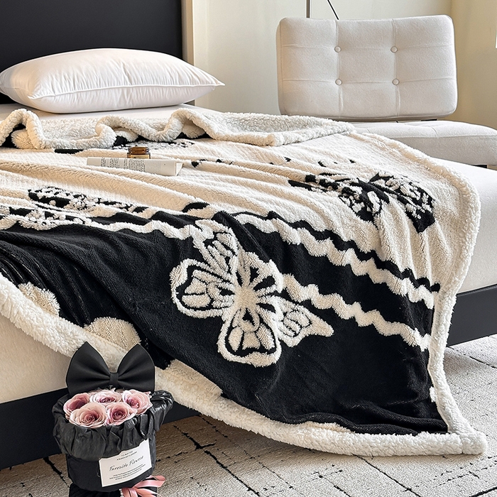 91家纺网 家纺一手货源 找家纺 沐棉家居 2025新款双层提花羊羔绒毛毯毯子 英文蝴蝶