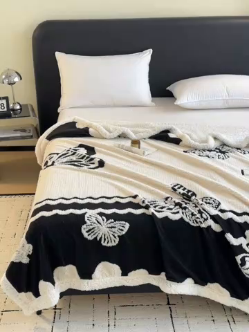 91家纺网 家纺一手货源 找家纺 沐棉家居 2025新款双层提花羊羔绒毛毯毯子 英文蝴蝶