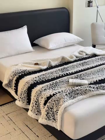 91家纺网 家纺一手货源 找家纺 沐棉家居 2025新款双层提花羊羔绒毛毯毯子 时光条