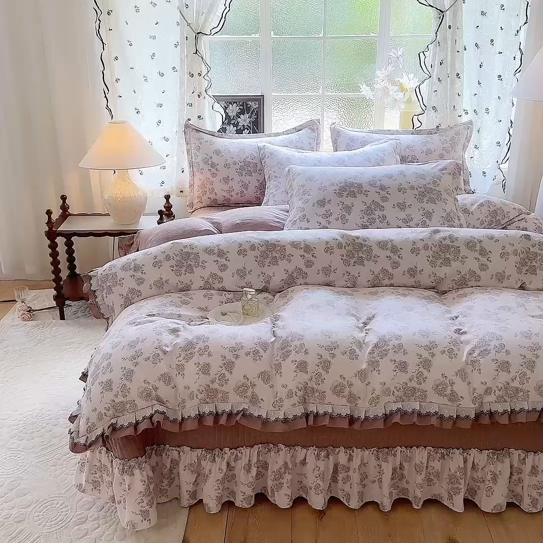 91家纺网 家纺一手货源 找家纺 （总）韩约家纺 2025新款1双层刺绣花边法式床盖款棉麻四件套（全网控价：不低于1.5m139，1.8m144，2.0m149，2.0加大154）