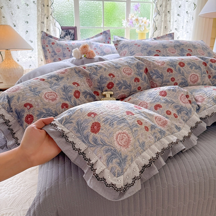 91家纺网 家纺一手货源 找家纺 韩约家纺 2025新款1双层刺绣花边法式床盖款棉麻四件套（全网控价：不低于1.5m139，1.8m144，2.0m149，2.0加大154） 眷恋