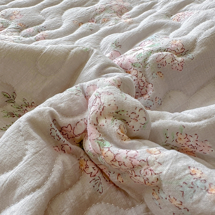 91家纺网 家纺一手货源 找家纺 美梦家纺 2025新款皱皱纱花边夹棉床盖四件套 椿茶