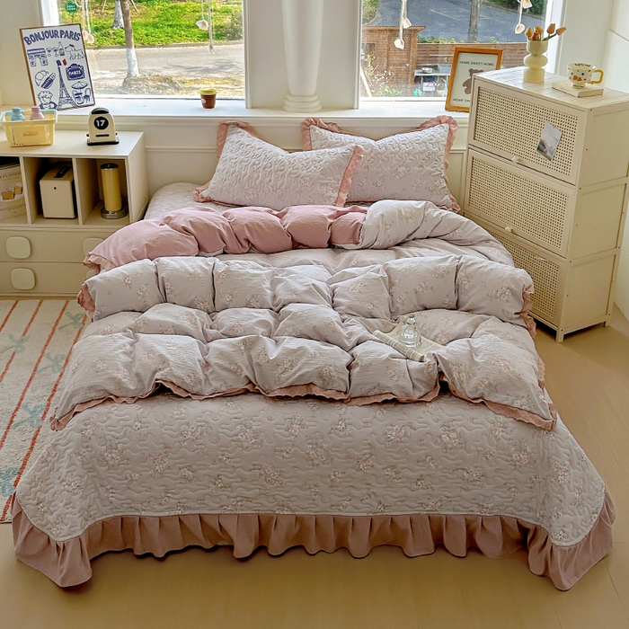 91家纺网 家纺一手货源 找家纺 美梦家纺 2025新款皱皱纱花边夹棉床盖四件套 椿茶