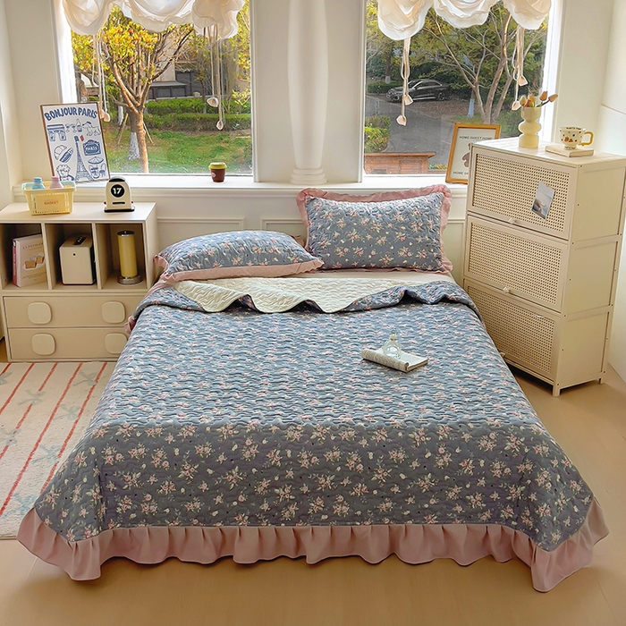 91家纺网 家纺一手货源 找家纺 美梦家纺 2025新款皱皱纱花边夹棉床盖四件套 达芙妮