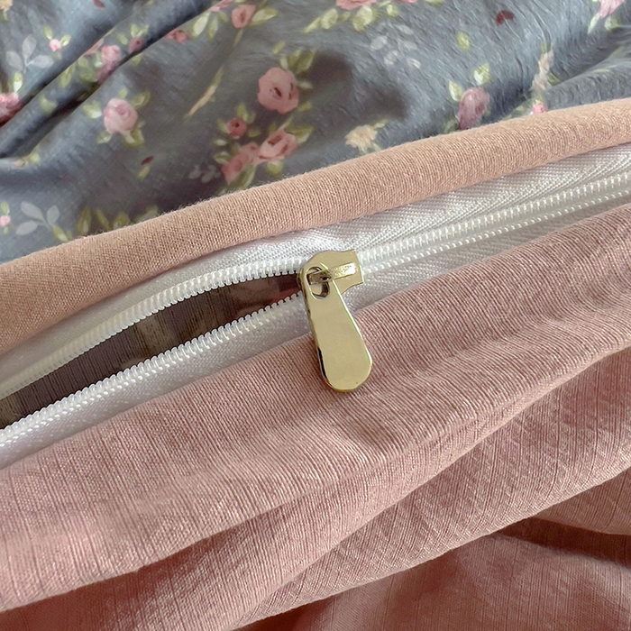 91家纺网 家纺一手货源 找家纺 美梦家纺 2025新款皱皱纱花边夹棉床盖四件套 达芙妮