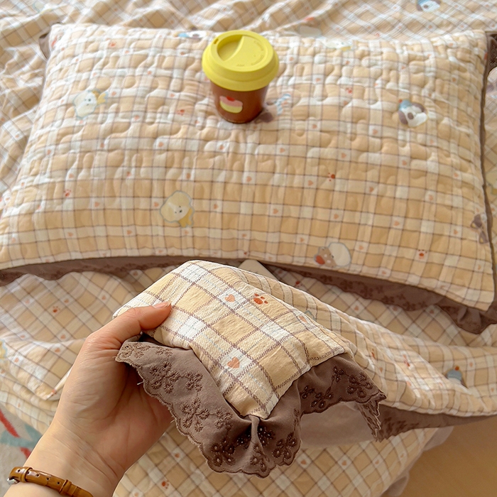 91家纺网 家纺一手货源 找家纺 美梦家纺 2025新款皱皱纱花边夹棉床盖四件套 港尾咖啡汪