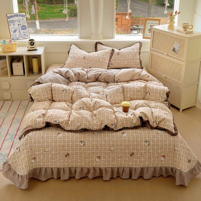 91家纺网 家纺一手货源 找家纺 美梦家纺 2025新款皱皱纱花边夹棉床盖四件套 港尾咖啡汪