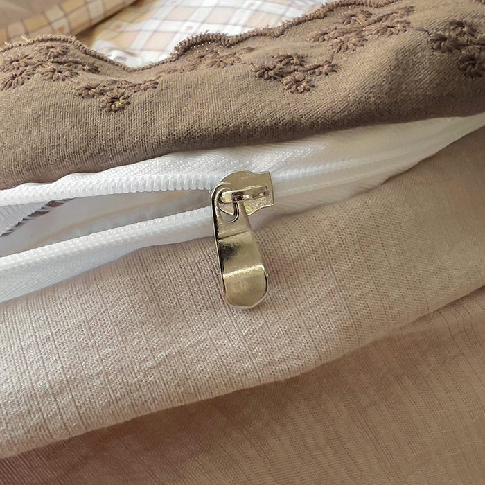 91家纺网 家纺一手货源 找家纺 美梦家纺 2025新款皱皱纱花边夹棉床盖四件套 港尾咖啡汪