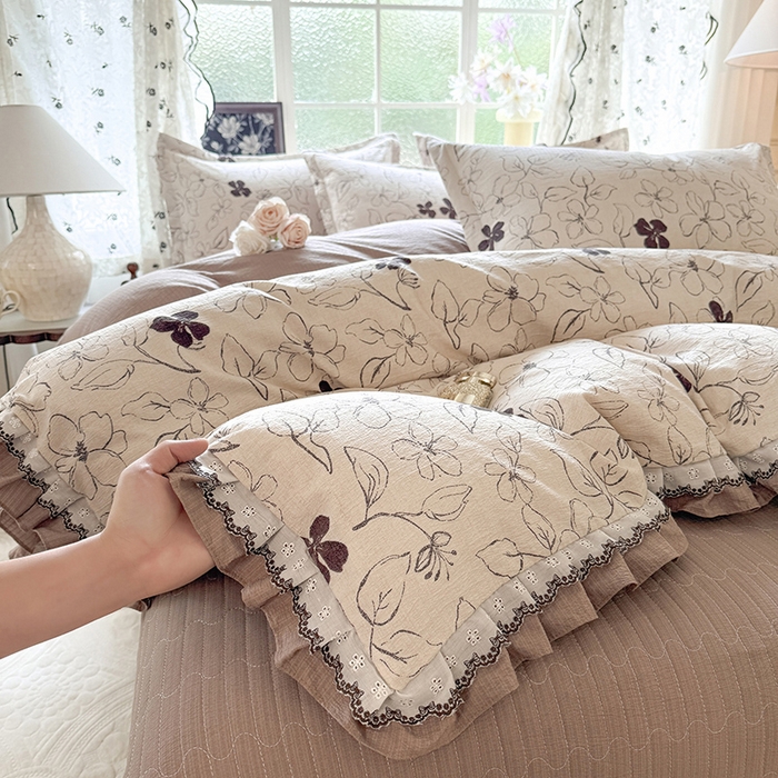 91家纺网 家纺一手货源 找家纺 韩约家纺 2025新款1双层刺绣花边法式床盖款棉麻四件套（全网控价：不低于1.5m139，1.8m144，2.0m149，2.0加大154） 情陌