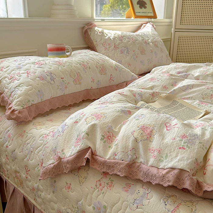 91家纺网 家纺一手货源 找家纺 美梦家纺 2025新款皱皱纱花边夹棉床盖四件套 懒喵喵