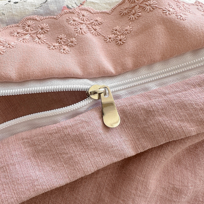 91家纺网 家纺一手货源 找家纺 美梦家纺 2025新款皱皱纱花边夹棉床盖四件套 懒喵喵