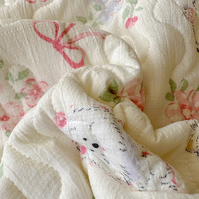 91家纺网 家纺一手货源 找家纺 美梦家纺 2025新款皱皱纱花边夹棉床盖四件套 懒喵喵