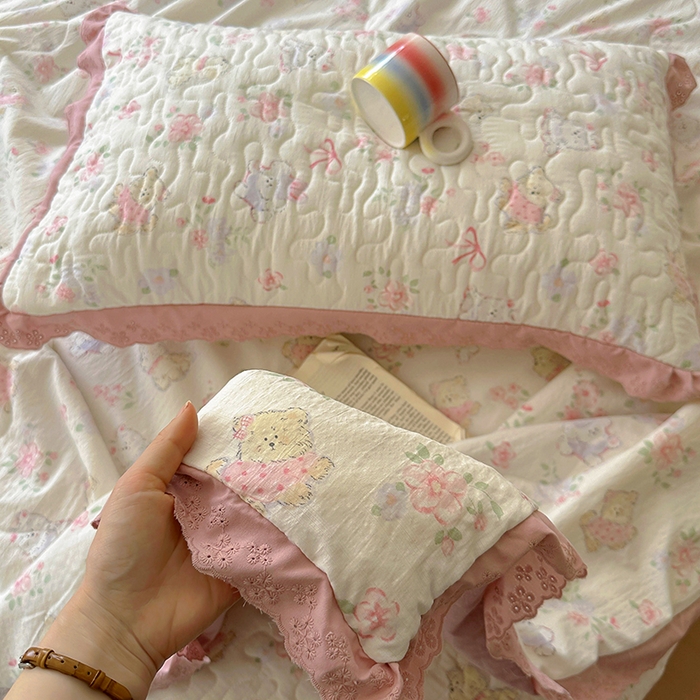 91家纺网 家纺一手货源 找家纺 美梦家纺 2025新款皱皱纱花边夹棉床盖四件套 懒喵喵