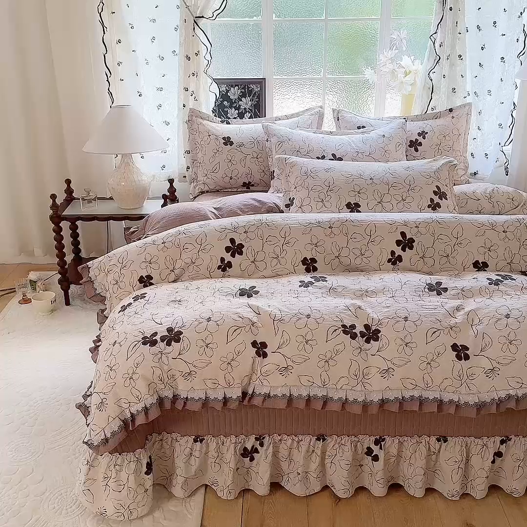91家纺网 家纺一手货源 找家纺 韩约家纺 2025新款1双层刺绣花边法式床盖款棉麻四件套（全网控价：不低于1.5m139，1.8m144，2.0m149，2.0加大154） 情陌