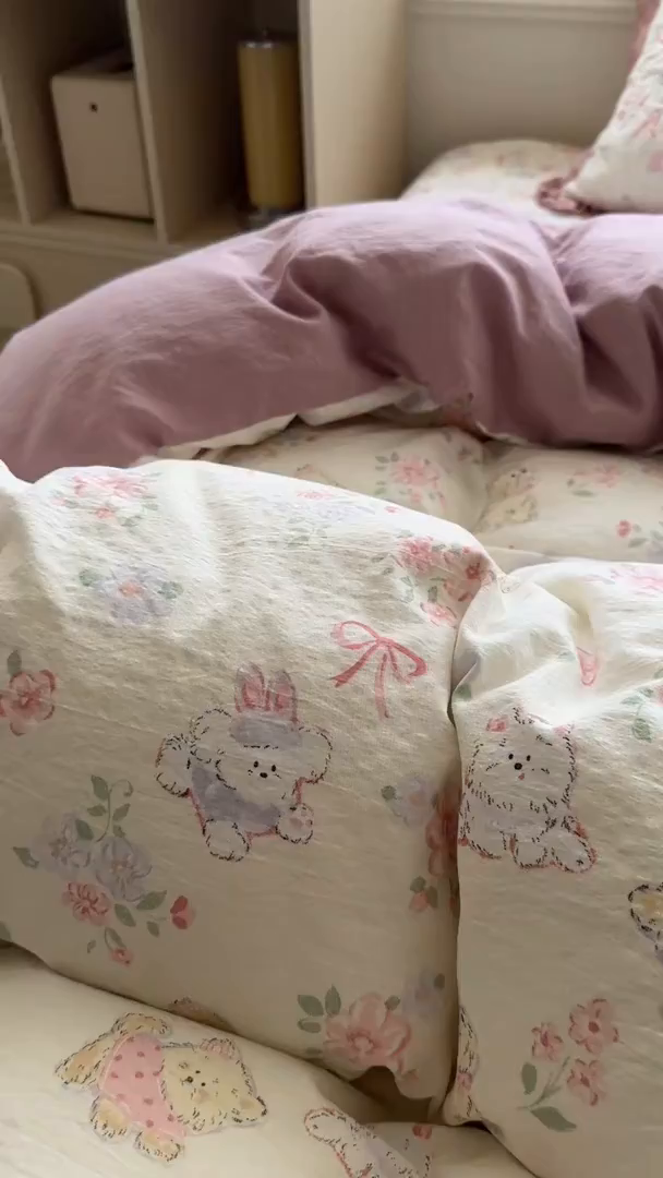 91家纺网 家纺一手货源 找家纺 美梦家纺 2025新款皱皱纱花边夹棉床盖四件套 懒喵喵