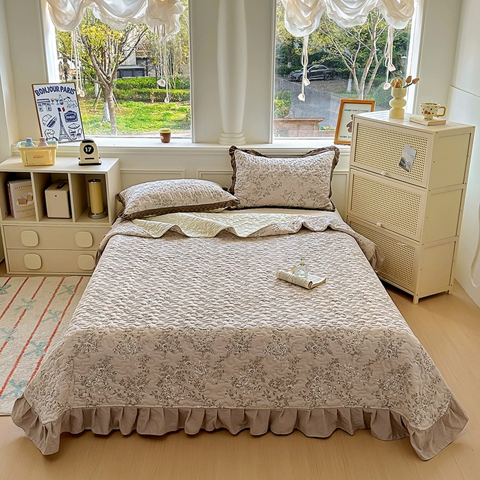 91家纺网 家纺一手货源 找家纺 美梦家纺 2025新款皱皱纱花边夹棉床盖四件套 洛千凝