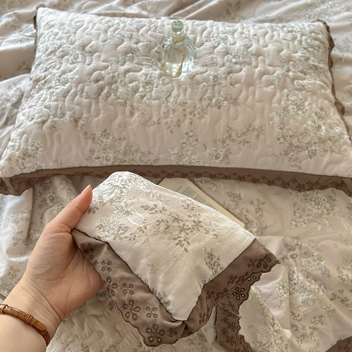 91家纺网 家纺一手货源 找家纺 美梦家纺 2025新款皱皱纱花边夹棉床盖四件套 洛千凝