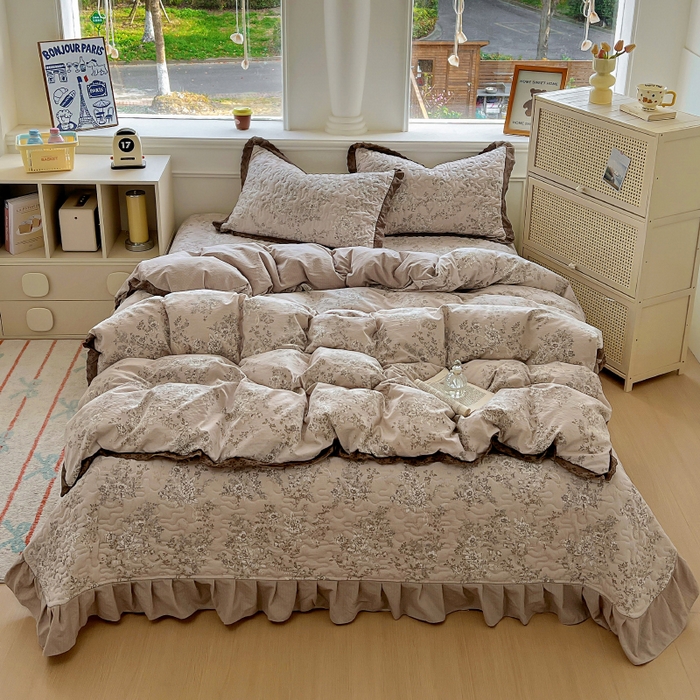 91家纺网 家纺一手货源 找家纺 美梦家纺 2025新款皱皱纱花边夹棉床盖四件套 洛千凝
