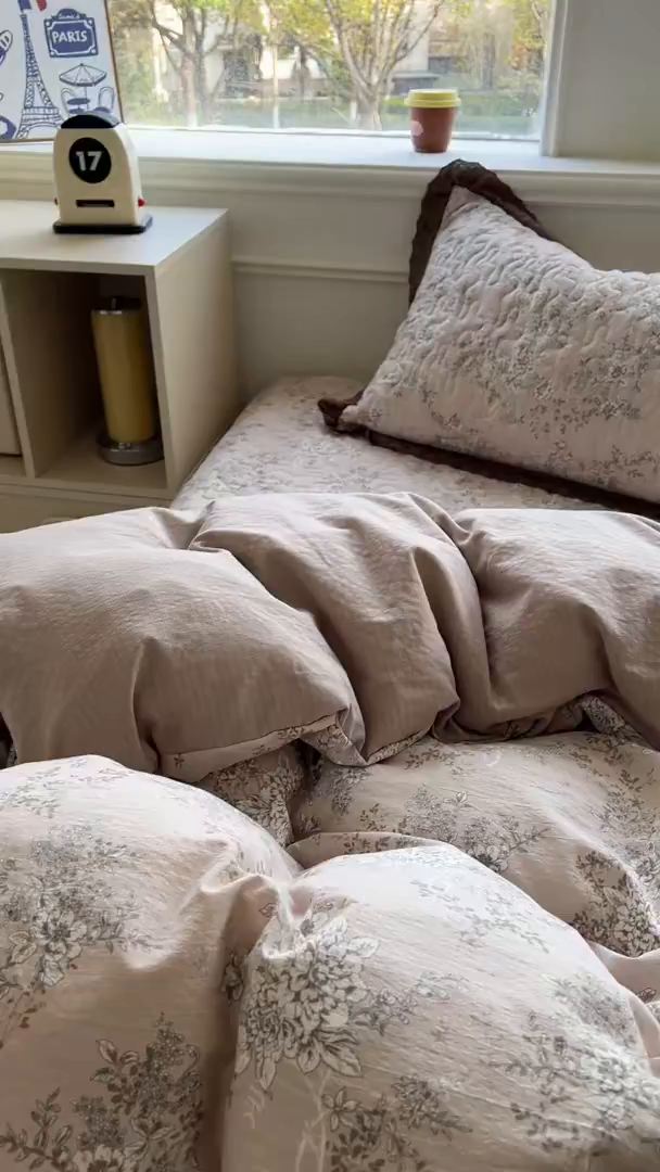 91家纺网 家纺一手货源 找家纺 美梦家纺 2025新款皱皱纱花边夹棉床盖四件套 洛千凝