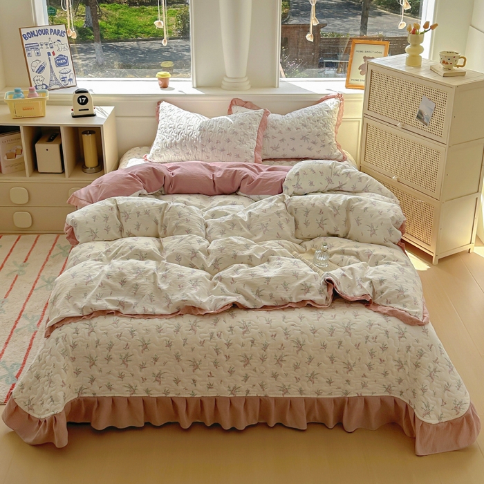 91家纺网 家纺一手货源 找家纺 美梦家纺 2025新款皱皱纱花边夹棉床盖四件套 知夏