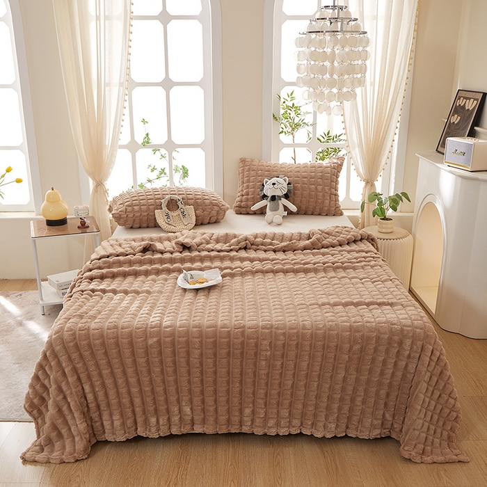 91家纺网 家纺一手货源 找家纺 楼兰公主 2025新款云感梦境纯色剪花雕花毯 焦糖咖