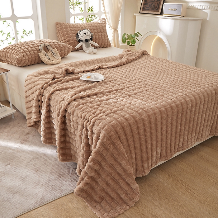 91家纺网 家纺一手货源 找家纺 楼兰公主 2025新款云感梦境纯色剪花雕花毯 焦糖咖