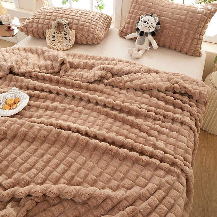 91家纺网 家纺一手货源 找家纺 楼兰公主 2025新款云感梦境纯色剪花雕花毯 焦糖咖