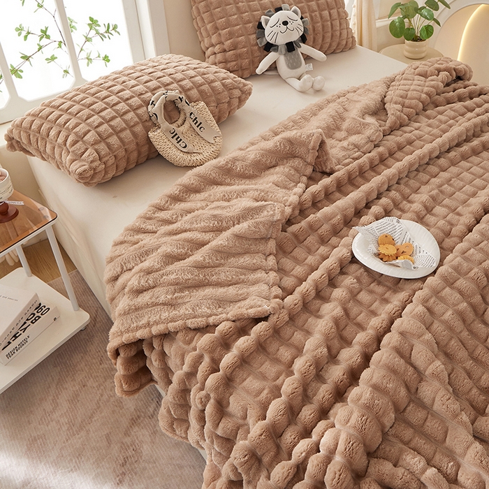 91家纺网 家纺一手货源 找家纺 楼兰公主 2025新款云感梦境纯色剪花雕花毯 焦糖咖