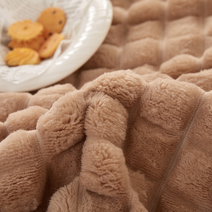 91家纺网 家纺一手货源 找家纺 楼兰公主 2025新款云感梦境纯色剪花雕花毯 焦糖咖