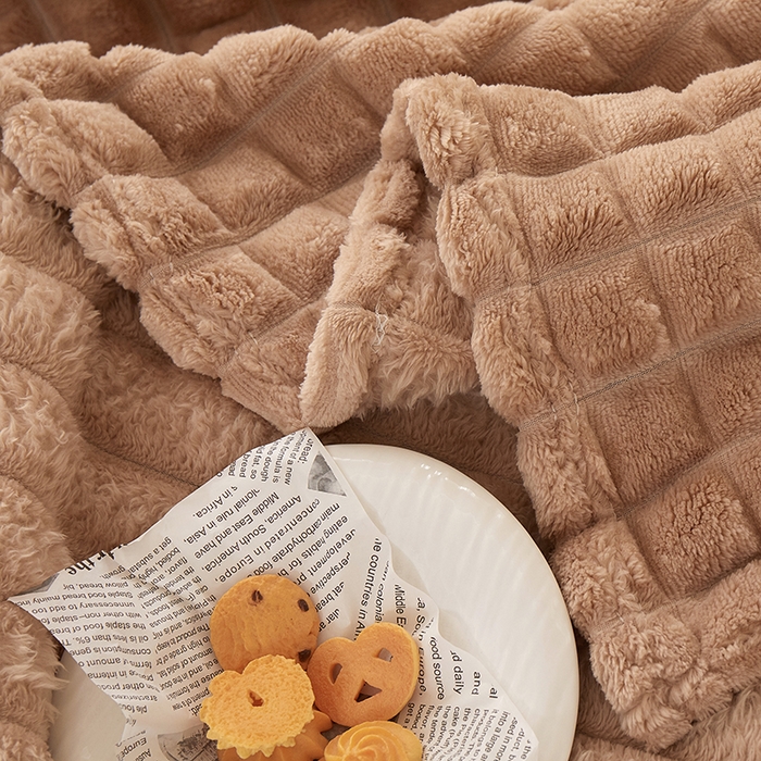 91家纺网 家纺一手货源 找家纺 楼兰公主 2025新款云感梦境纯色剪花雕花毯 焦糖咖