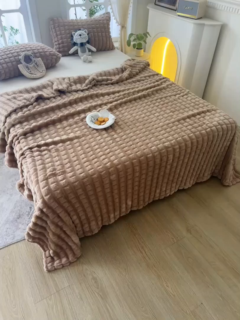 91家纺网 家纺一手货源 找家纺 楼兰公主 2025新款云感梦境纯色剪花雕花毯 焦糖咖