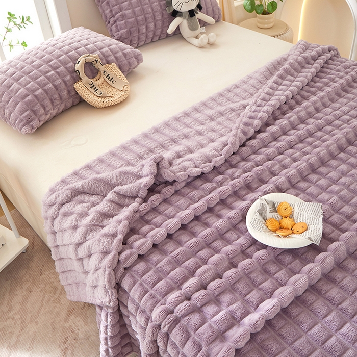 91家纺网 家纺一手货源 找家纺 楼兰公主 2025新款云感梦境纯色剪花雕花毯 罗兰紫