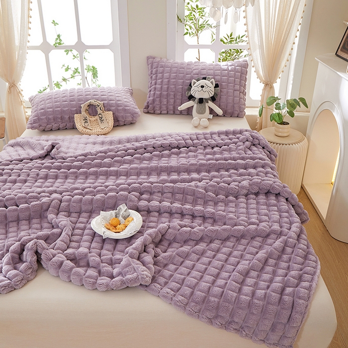 91家纺网 家纺一手货源 找家纺 楼兰公主 2025新款云感梦境纯色剪花雕花毯 罗兰紫