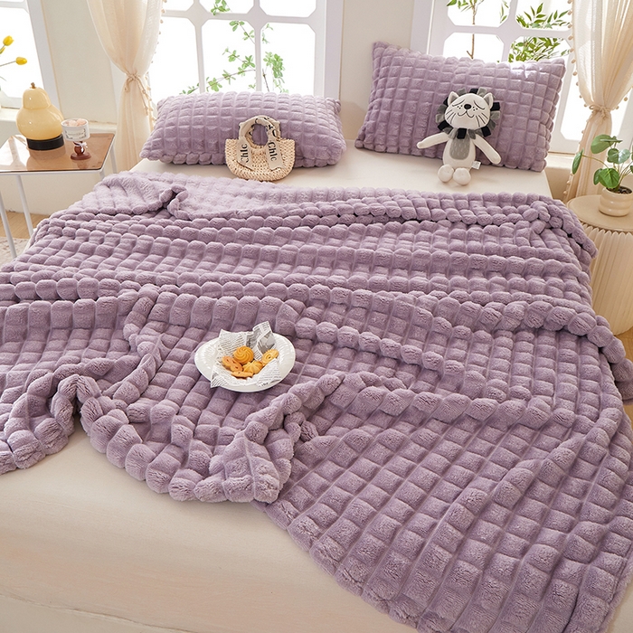 91家纺网 家纺一手货源 找家纺 楼兰公主 2025新款云感梦境纯色剪花雕花毯 罗兰紫