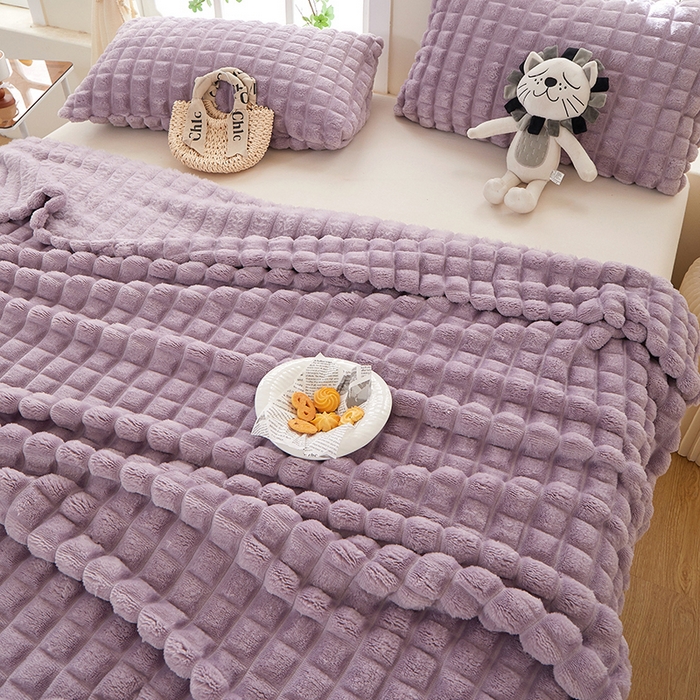 91家纺网 家纺一手货源 找家纺 楼兰公主 2025新款云感梦境纯色剪花雕花毯 罗兰紫