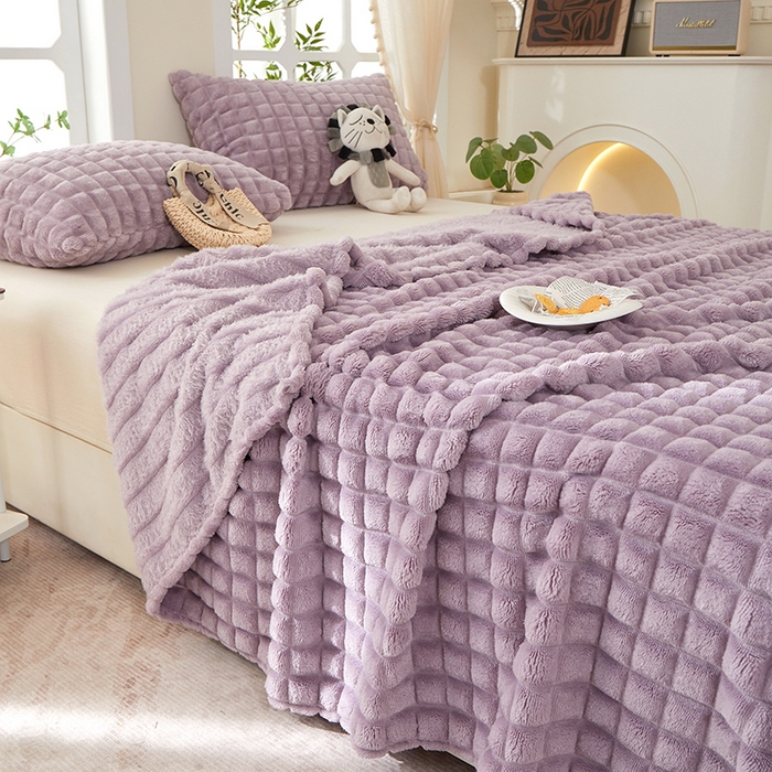 91家纺网 家纺一手货源 找家纺 楼兰公主 2025新款云感梦境纯色剪花雕花毯 罗兰紫