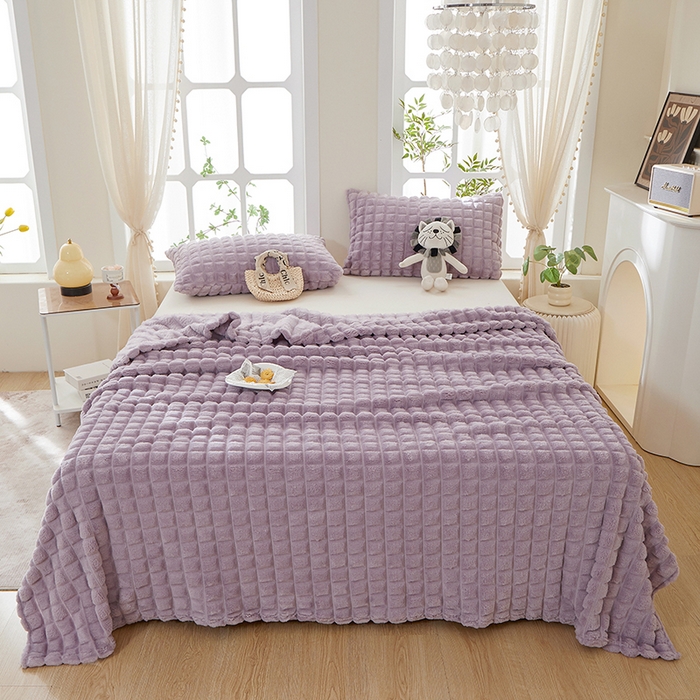 91家纺网 家纺一手货源 找家纺 楼兰公主 2025新款云感梦境纯色剪花雕花毯 罗兰紫