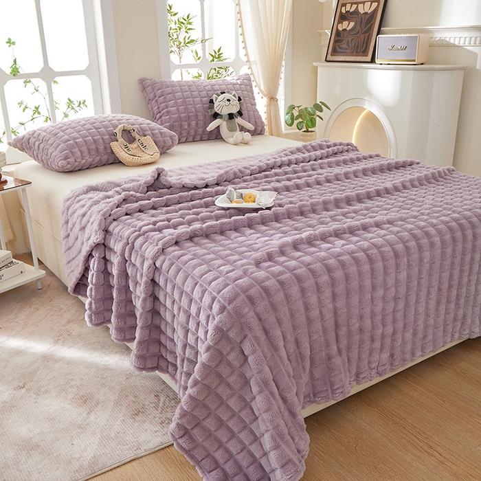 91家纺网 家纺一手货源 找家纺 楼兰公主 2025新款云感梦境纯色剪花雕花毯 罗兰紫