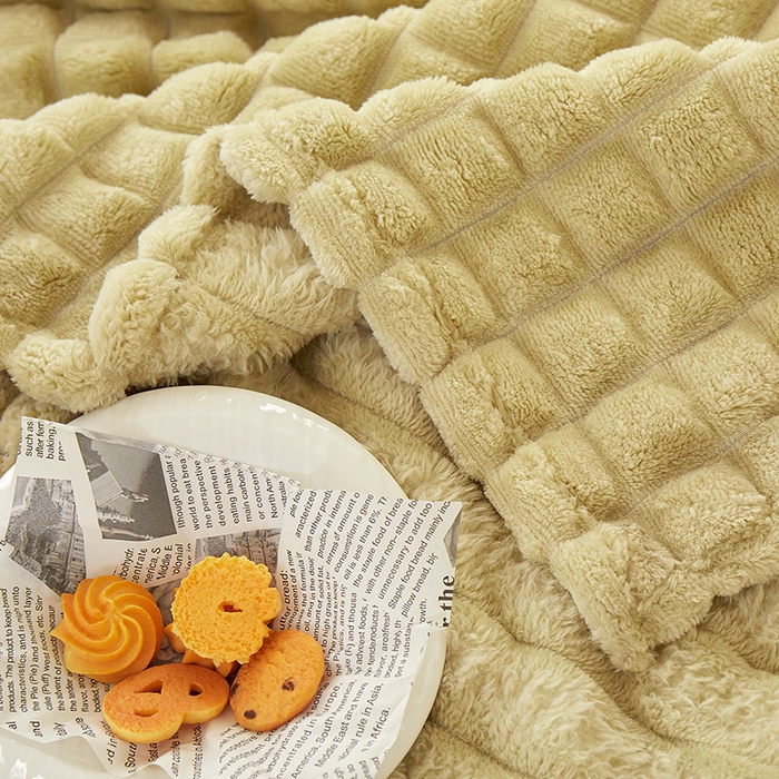 91家纺网 家纺一手货源 找家纺 楼兰公主 2025新款云感梦境纯色剪花雕花毯 柠檬黄