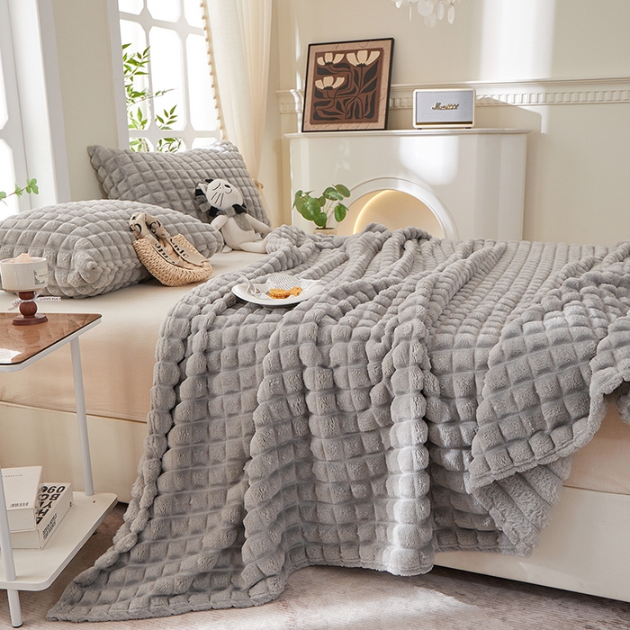 楼兰公主 2025新款云感梦境纯色剪花雕花毯 浅暮灰