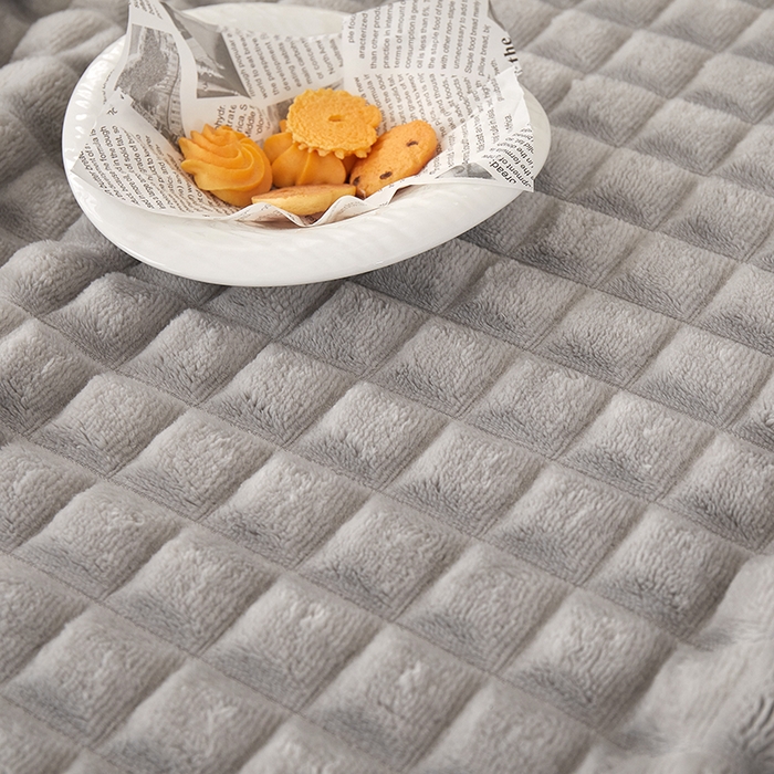 91家纺网 家纺一手货源 找家纺 楼兰公主 2025新款云感梦境纯色剪花雕花毯 浅暮灰