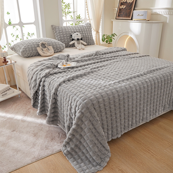 91家纺网 家纺一手货源 找家纺 楼兰公主 2025新款云感梦境纯色剪花雕花毯 浅暮灰