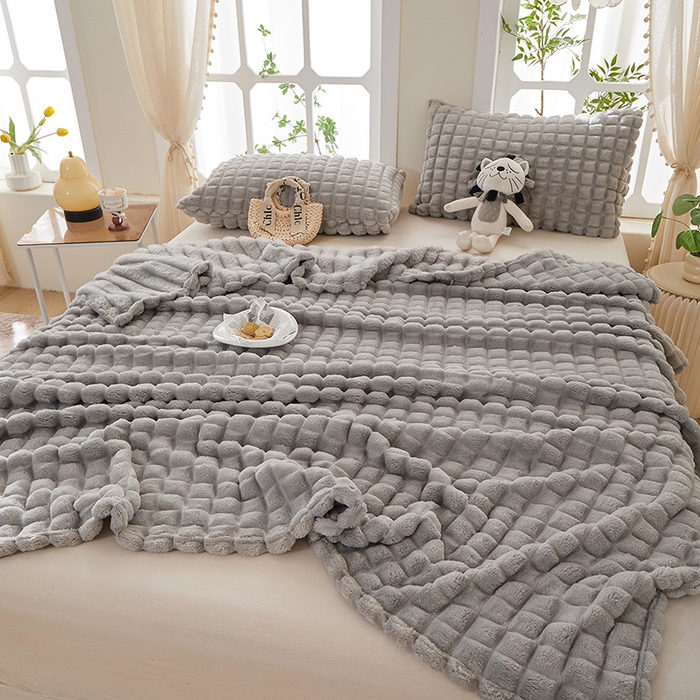 91家纺网 家纺一手货源 找家纺 楼兰公主 2025新款云感梦境纯色剪花雕花毯 浅暮灰