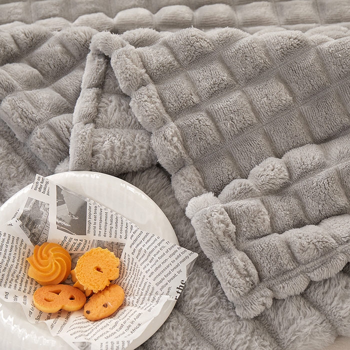 91家纺网 家纺一手货源 找家纺 楼兰公主 2025新款云感梦境纯色剪花雕花毯 浅暮灰