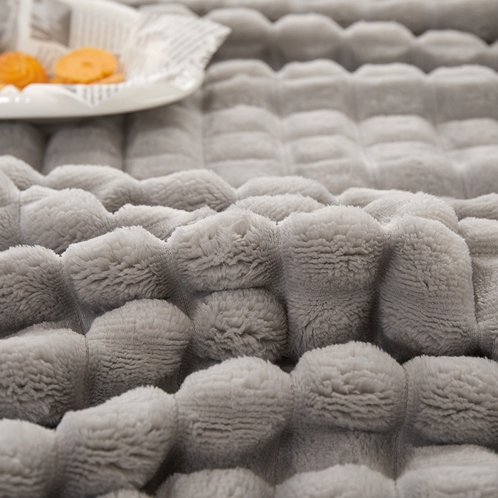 91家纺网 家纺一手货源 找家纺 楼兰公主 2025新款云感梦境纯色剪花雕花毯 浅暮灰